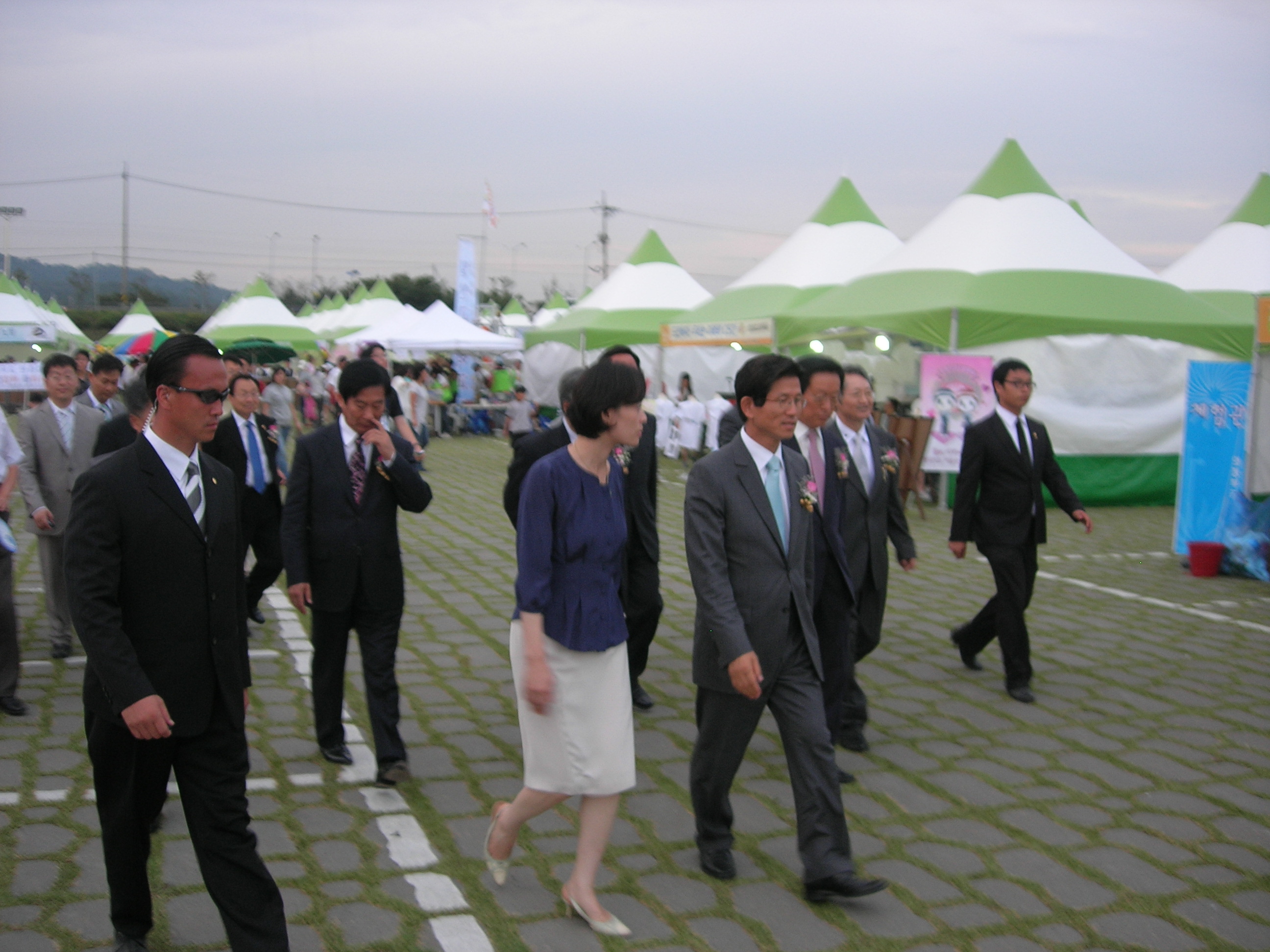 김문수도지사 수행경호.JPG